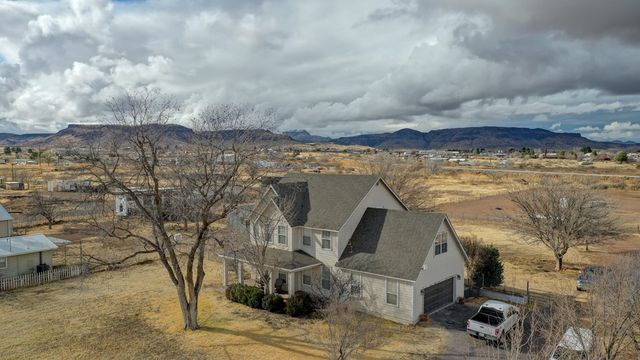 2109 W Mosley Loop, Alpine, TX 79830