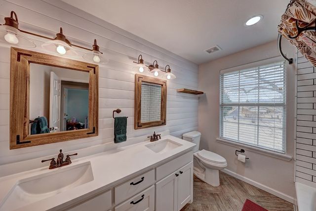 2109 W Mosley Loop, Alpine, TX 79830