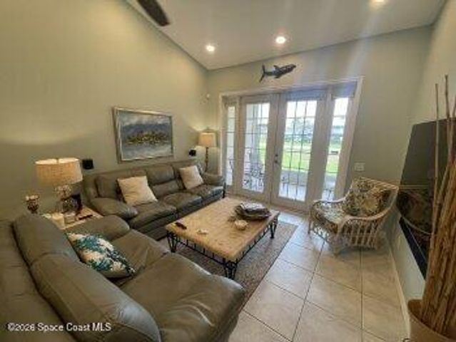 250 Saint Lucie Lane 14, Cocoa Beach, FL 32931