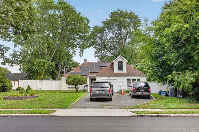 81 S Bedford Avenue, Islandia, NY 11749