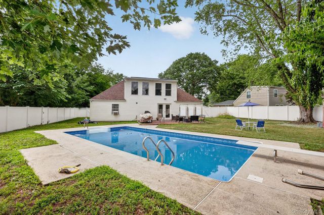 81 S Bedford Avenue, Islandia, NY 11749