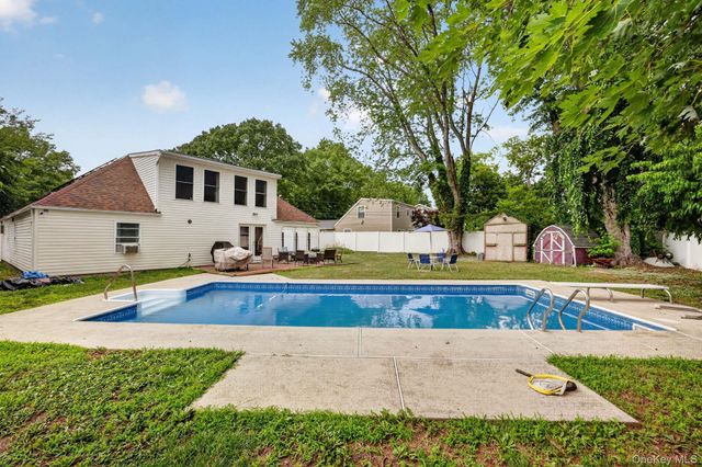 81 S Bedford Avenue, Islandia, NY 11749