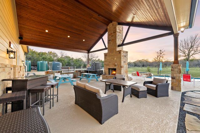 115 Oak Meadow TRL, Spicewood, TX 78669