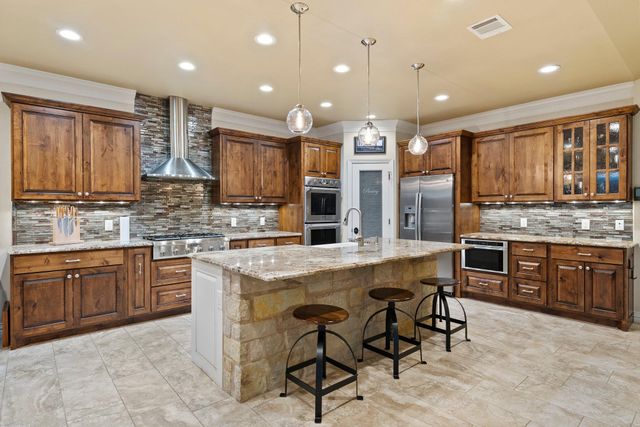 115 Oak Meadow TRL, Spicewood, TX 78669