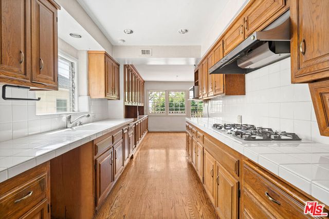 9515 Beverlywood Street, Los Angeles, CA 90034