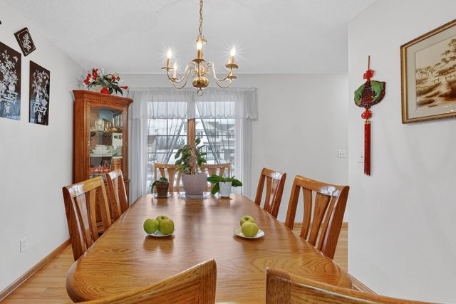 5112 68th Street, Urbandale, IA 50322