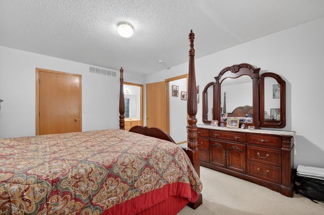 5112 68th Street, Urbandale, IA 50322