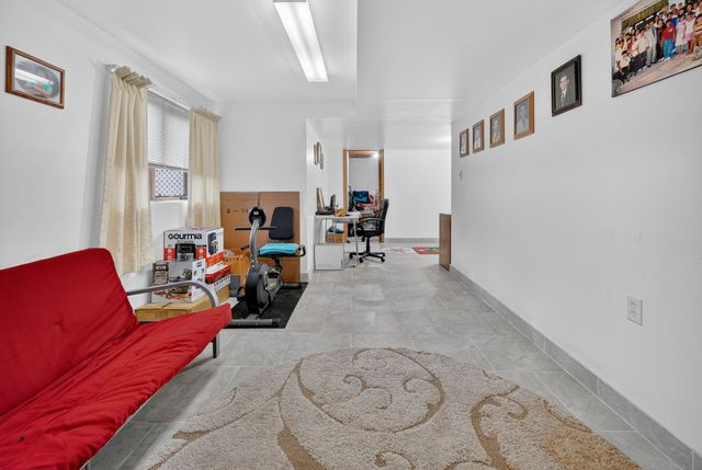 5112 68th Street, Urbandale, IA 50322