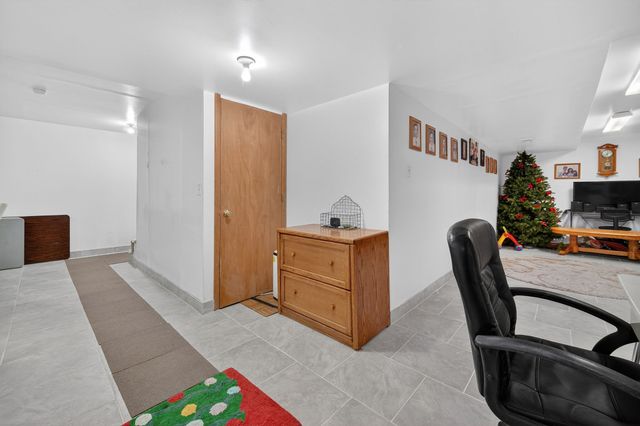 5112 68th Street, Urbandale, IA 50322