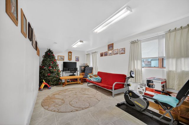 5112 68th Street, Urbandale, IA 50322