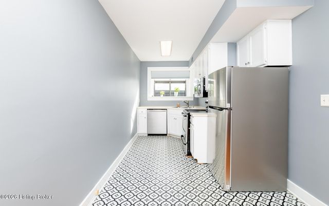 2082 Douglass Blvd APT 17, Louisville, KY 40205