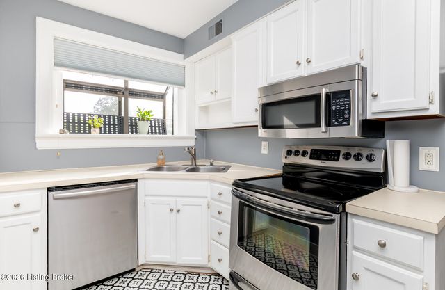 2082 Douglass Blvd APT 17, Louisville, KY 40205