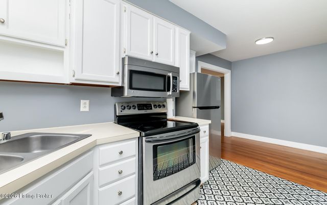 2082 Douglass Blvd APT 17, Louisville, KY 40205