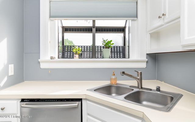 2082 Douglass Blvd APT 17, Louisville, KY 40205