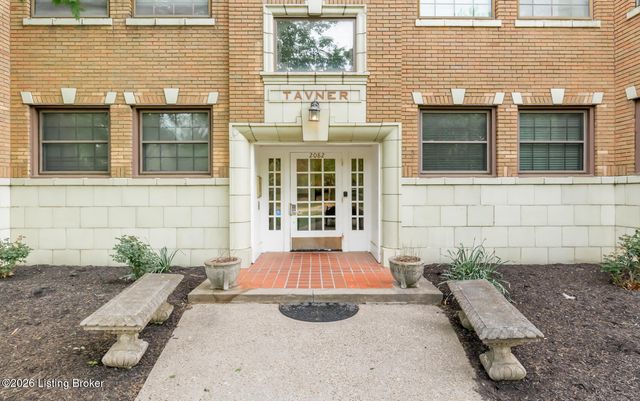 2082 Douglass Blvd APT 17, Louisville, KY 40205