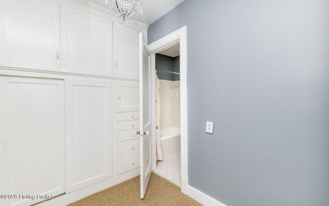 2082 Douglass Blvd APT 17, Louisville, KY 40205