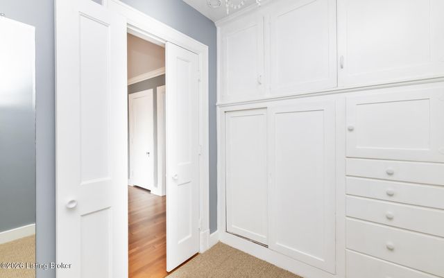 2082 Douglass Blvd APT 17, Louisville, KY 40205