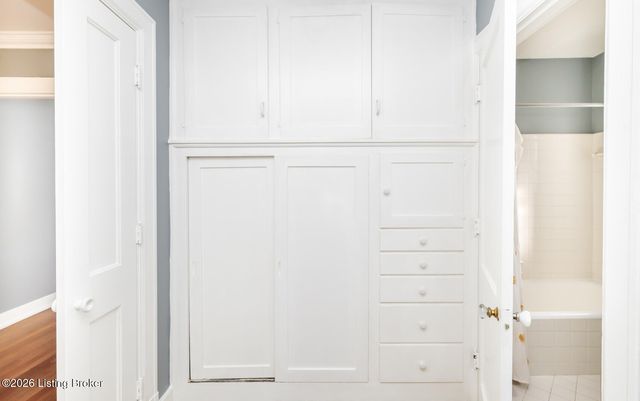 2082 Douglass Blvd APT 17, Louisville, KY 40205