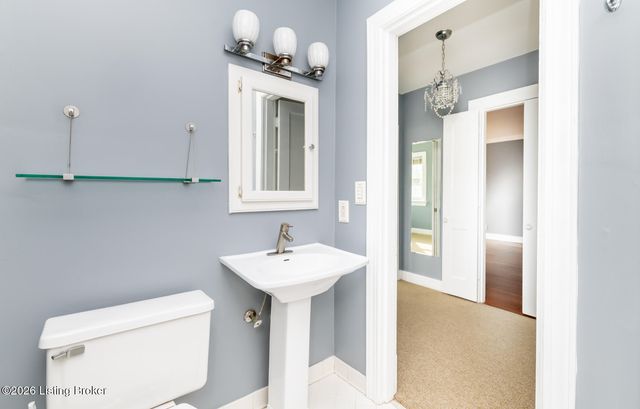 2082 Douglass Blvd APT 17, Louisville, KY 40205