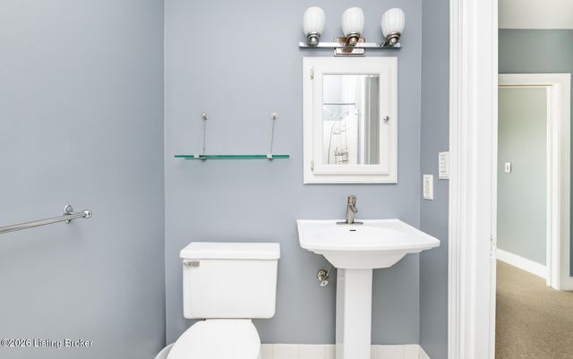 2082 Douglass Blvd APT 17, Louisville, KY 40205