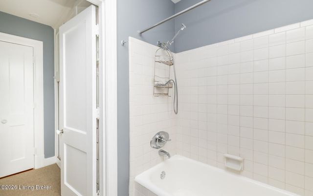 2082 Douglass Blvd APT 17, Louisville, KY 40205