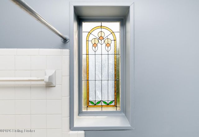 2082 Douglass Blvd APT 17, Louisville, KY 40205