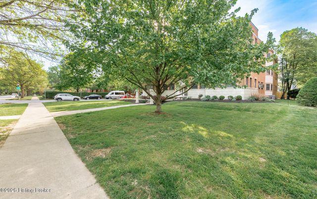 2082 Douglass Blvd APT 17, Louisville, KY 40205