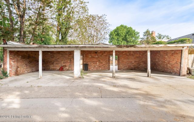 2082 Douglass Blvd APT 17, Louisville, KY 40205