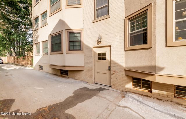 2082 Douglass Blvd APT 17, Louisville, KY 40205