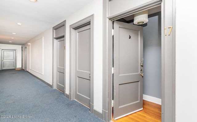 2082 Douglass Blvd APT 17, Louisville, KY 40205