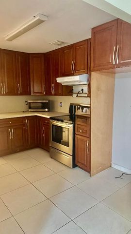 931 Hibiscus Drive, Royal Palm Beach, FL 33411