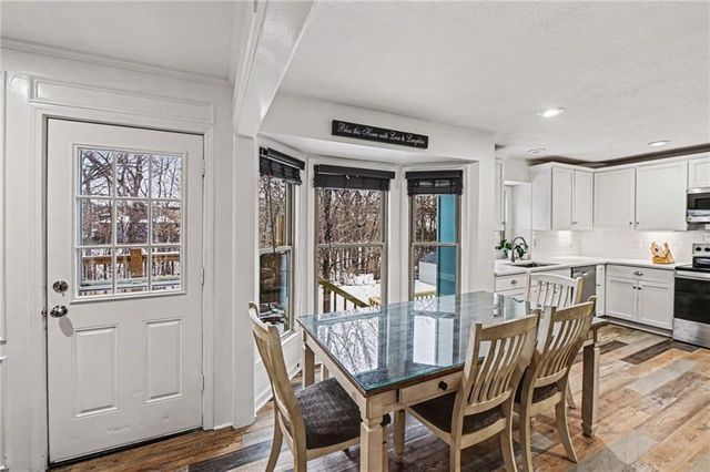 10609 Ballentine Street, Overland Park, KS 66214