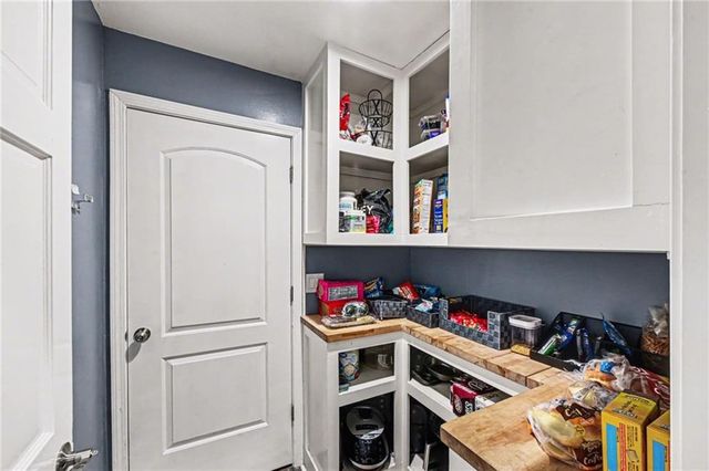 10609 Ballentine Street, Overland Park, KS 66214