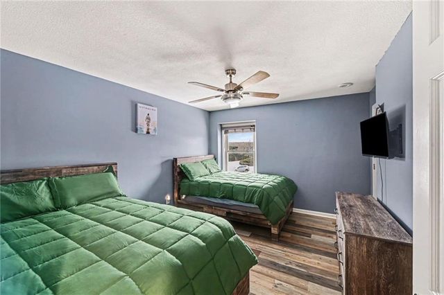 10609 Ballentine Street, Overland Park, KS 66214