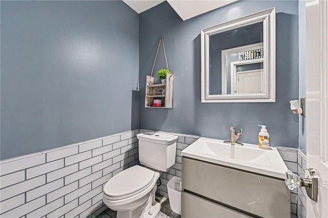 10609 Ballentine Street, Overland Park, KS 66214