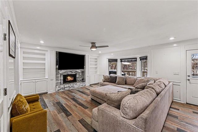 10609 Ballentine Street, Overland Park, KS 66214