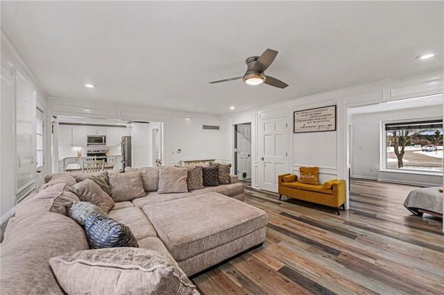 10609 Ballentine Street, Overland Park, KS 66214