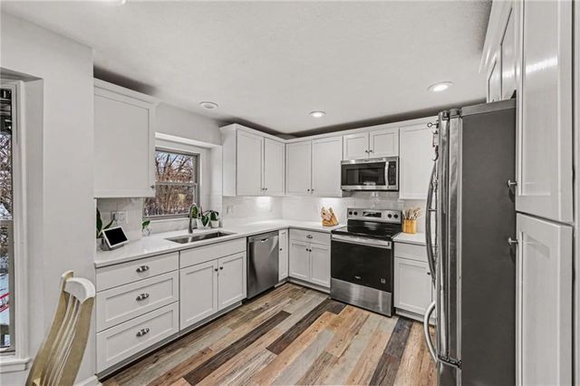 10609 Ballentine Street, Overland Park, KS 66214