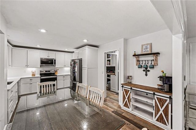 10609 Ballentine Street, Overland Park, KS 66214