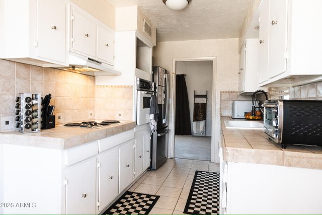 3941 E MERCER Lane, Phoenix, AZ 85028