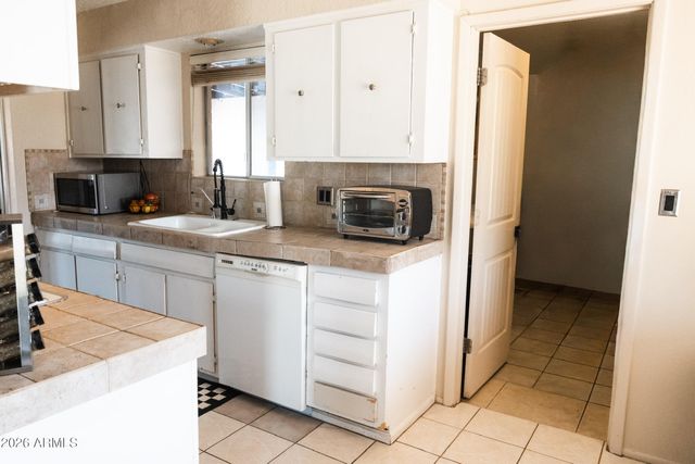 3941 E MERCER Lane, Phoenix, AZ 85028
