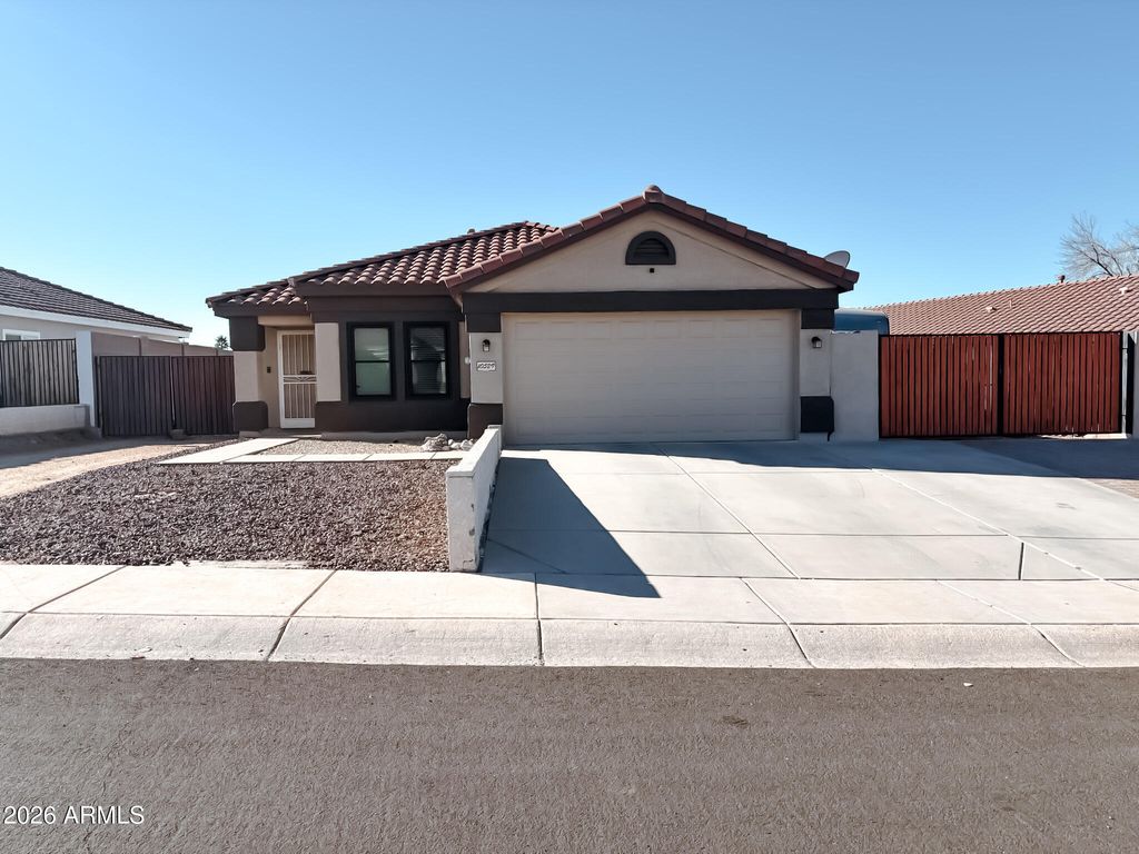 10529 W ROBIN Lane, Peoria, AZ 85383