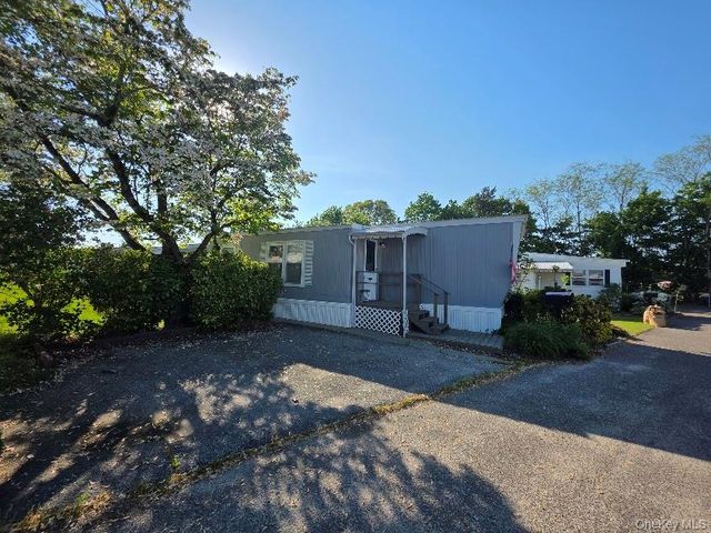 1964 River 57, Calverton, NY 11933
