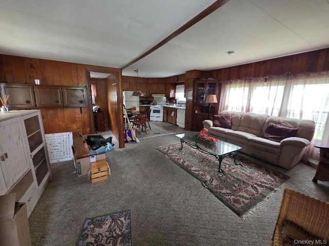 1964 River 57, Calverton, NY 11933