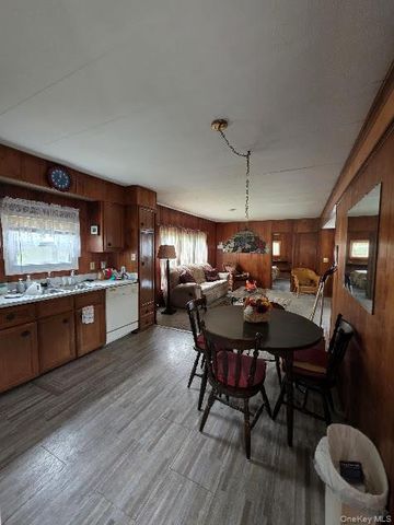 1964 River 57, Calverton, NY 11933