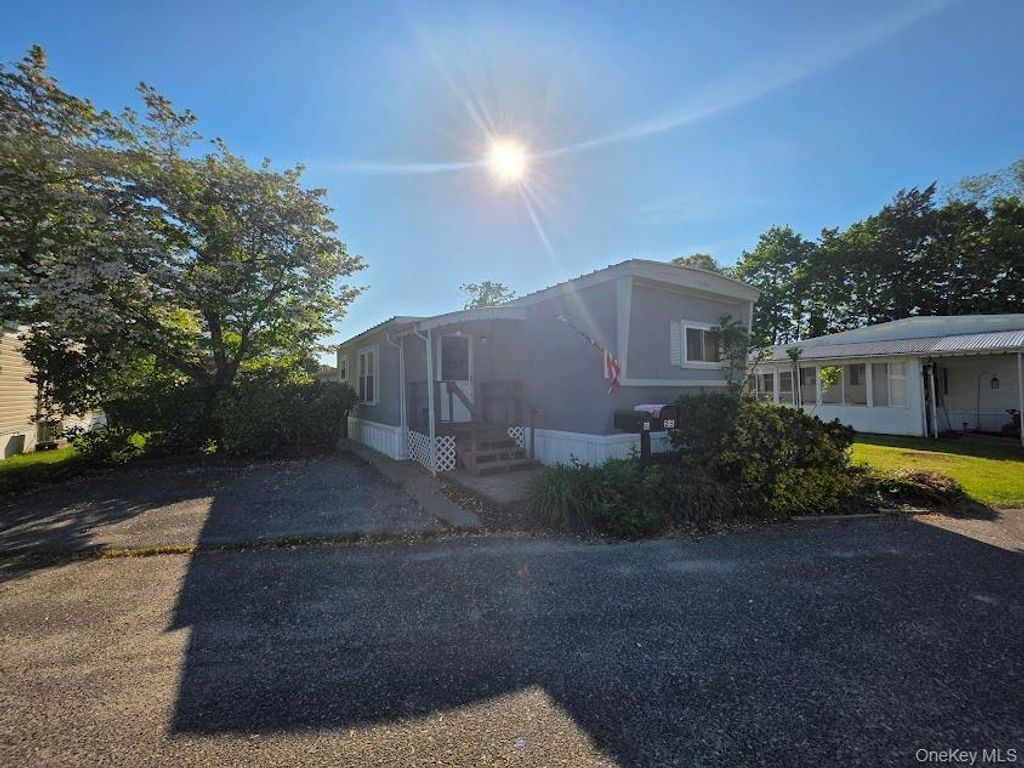 1964 River 57, Calverton, NY 11933