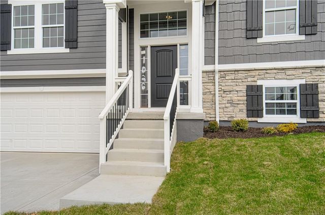 1038 Fir Lane, Liberty, MO 64068