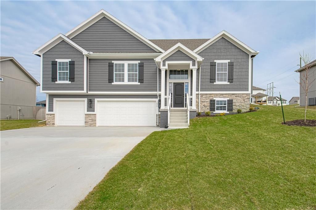 1038 Fir Lane, Liberty, MO 64068