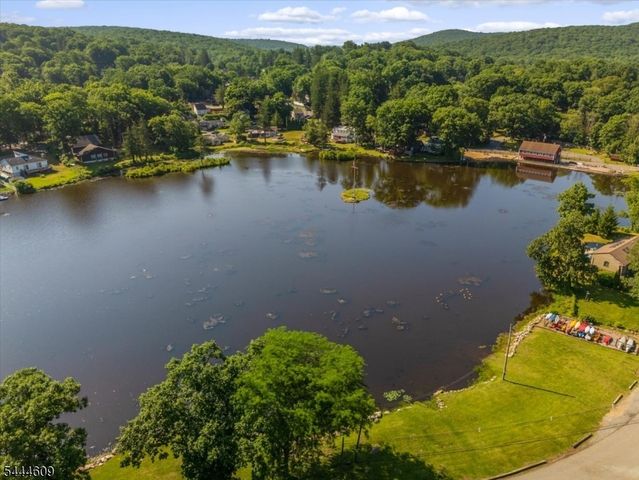 54 Oslo Dr, Rockaway Twp., NJ 07866