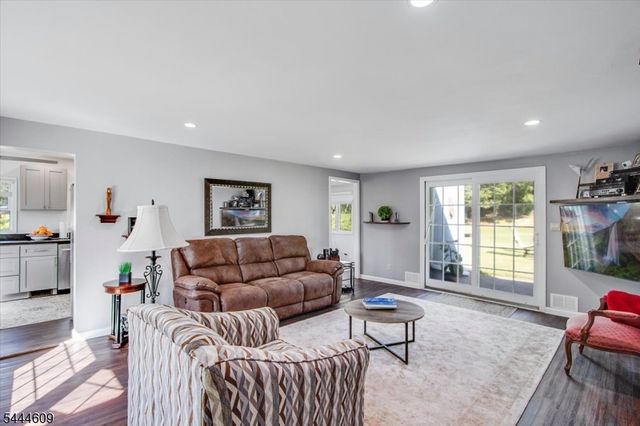 54 Oslo Dr, Rockaway Twp., NJ 07866